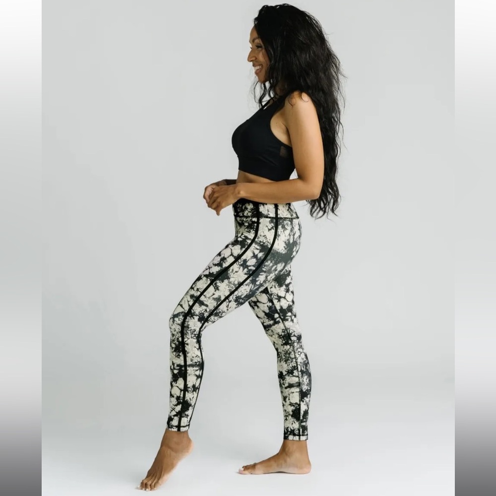 Zyia Bracken Piping Light n Tight Black and Cream Leggings Sz 8-10 - Picture 3 of 8